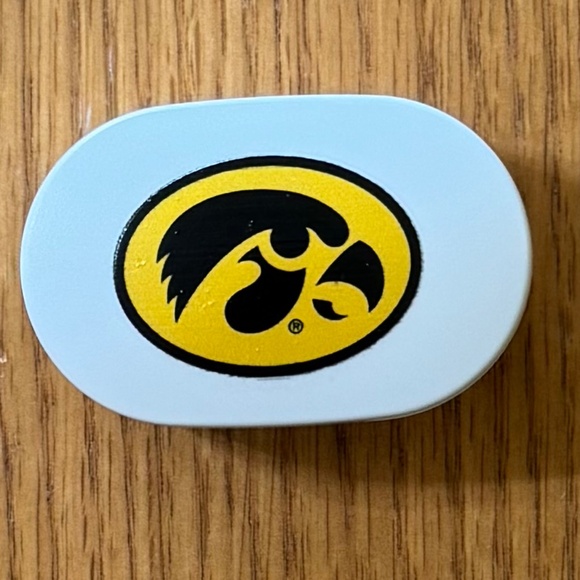 Game Day Outfitters "IOWA" Wireless Earbuds - Picture 4 of 8